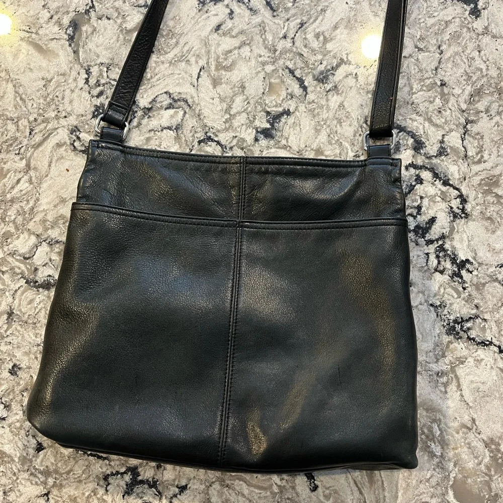 Margot genuine leather crossbody distressed black bag. Adjustable strap. - Picture 4 of 7